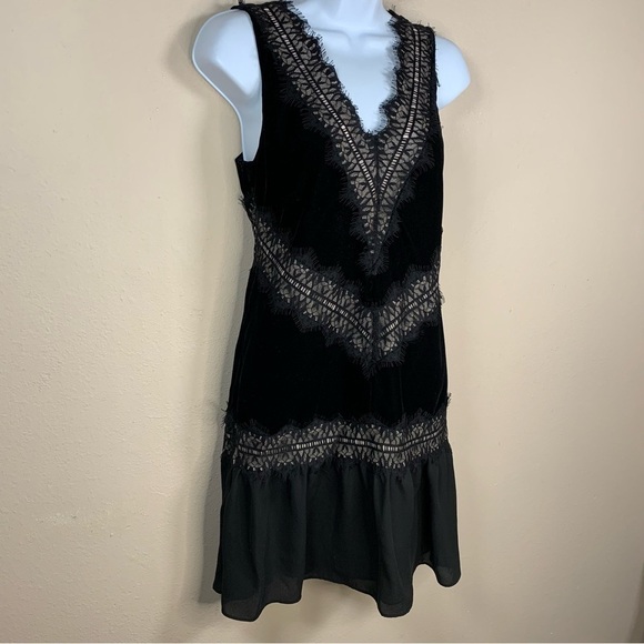 Elegant Black Lace Dress - Picture 3 of 9